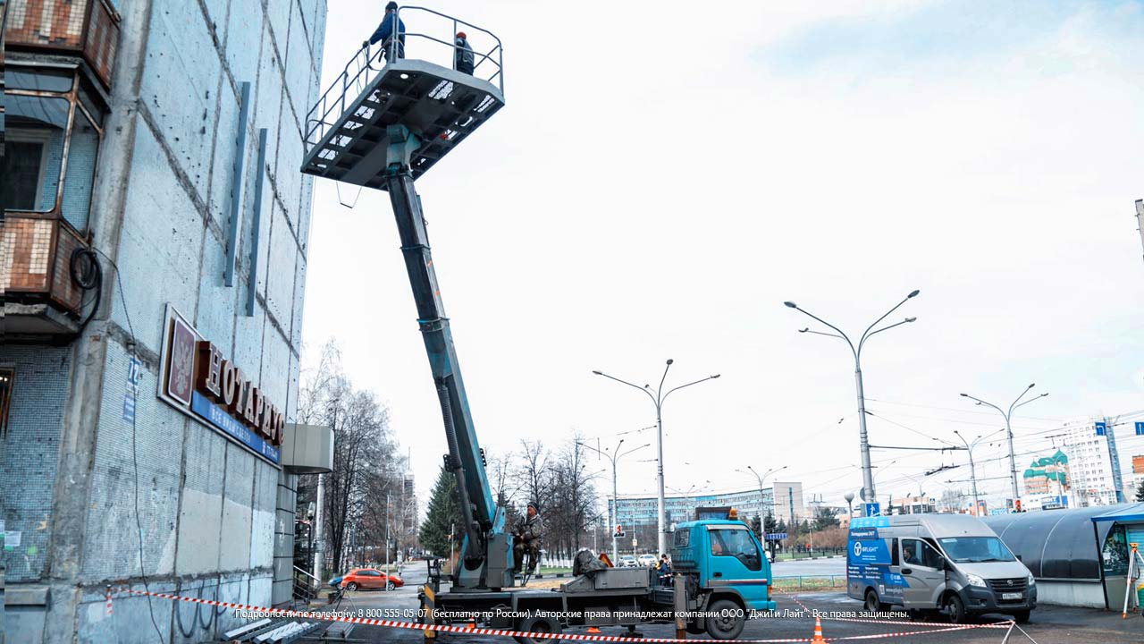Компания ДжиТи Лайт приступила к монтажу уличного экрана в Новокузнецке, вид 10