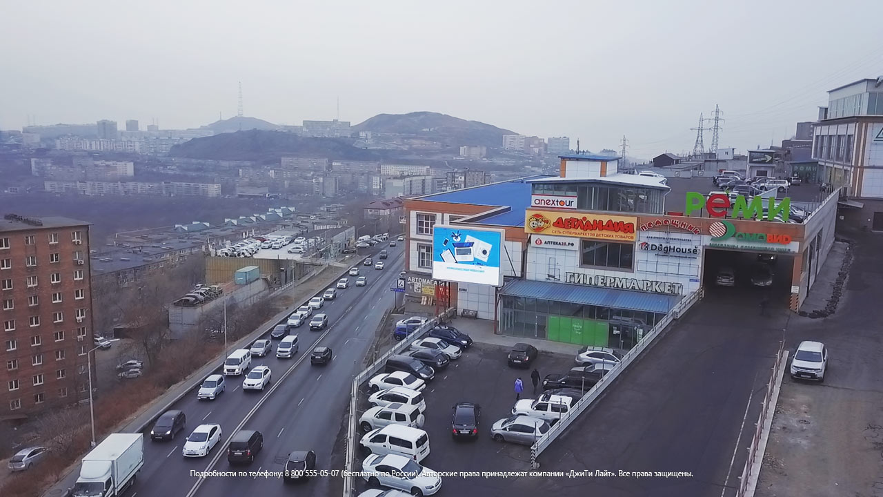 Светодиодный уличный экран на фасад здания, Владивосток, ТЦ «Зелёный угол» — ДжиТи Лайт. Россия, фото 2